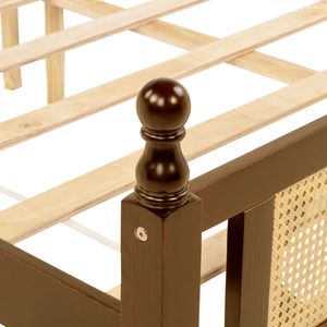 Letto matrimoniale in legno di pino con testiera e pediera in rattan noce, piattaforma centrale rinforzata - Product Image 1