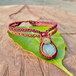 Collier en macramé fait main avec labradorite, chaîne en bambou, pendentif en labradorite en forme de boule, bijoux bohèmes en cristal de guérison pour femmes - Product Image 1