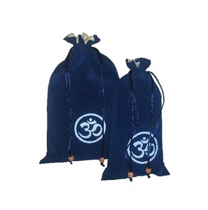 Bolsa con cordón de terciopelo forrado de satén con logotipo de OM, regalo de promoción reciclable disponible en varios tamaños y colores - Product Image 1
