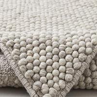 Tapis tissé à la main en boucles épaisses effet galet - Gris clair uni, beige, en laine, antidérapant, avec envers en toile de coton, tapis moderne et minimaliste pour