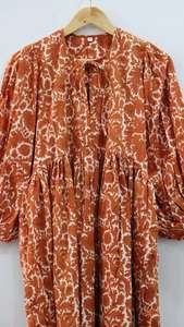 Vestido midi de gasa de algodón con estampado artesanal |   Estilo Boho con Cuello Profundo - Product Image 4