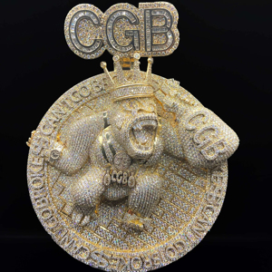 Pendentif Grand Prestige plaqué rhodium unisexe style Hip Hop avec diamants CZ glacés de qualité supérieure The Ice Legacy - Product Image 1