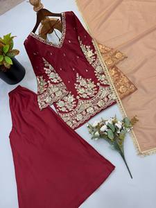 Robe Anarkali en soie brodée rouge avec dupatta, tenue de mariage traditionnelle indienne et pakistanaise pour femme, coupe ample, longueur ras du sol - Product Image 3
