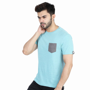 T-shirt à manches courtes bleu clair pour homme avec poche grise, coupe classique, t-shirt décontracté, col rond, 100% coton jersey - Product Image 3