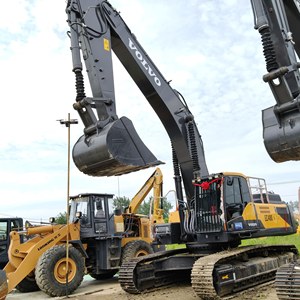 Excavadora Hidráulica <span class=keywords><strong>Volvo</strong></span> EC480 Usada, de 48 Toneladas, sobre Orugas, para Construcción y Movimiento de Tierras - Product Image 1