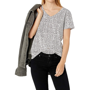 Camisetas de Mujer con Cuello en V, Antiarrugas, Ajustadas, 100% Poliéster, con Diseños Personalizados para Sublimación, Fabricación en Pakistán, para Verano - Product Image 1