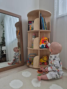 Librería giratoria Montessori de madera para niños - Product Image 2