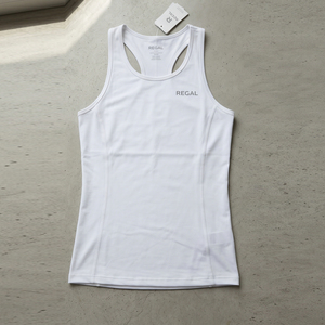 เสื้อกล้ามผู้ชายสีขาวแบบเรเซอร์แบ็ค ยี่ห้อ Regal สีพื้น ผลิตจากโพลีเอสเตอร์ 100% แห้งเร็ว เหมาะสำหรับวิ่งและออกกำลังกาย - Product Image 1