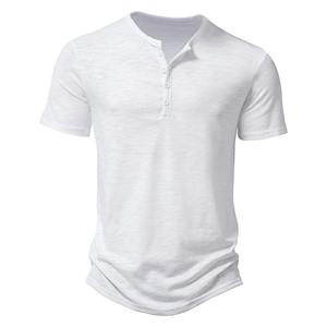 เสื้อยืดแขนสั้นคอวีทรงเฮนลีย์สีเบจสำหรับผู้ชาย ผ้าถัก สีพื้น สไตล์ลำลอง ทรงปกติ - Product Image 5