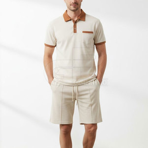 Ensemble short deux pièces pour homme, conçu pour le confort, la flexibilité et la respirabilité lors de la course à pied, de la gym ou des activités estivales. - Product Image 3