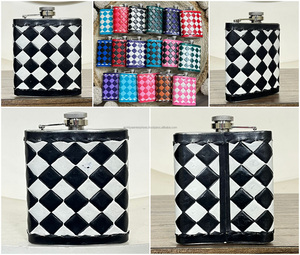 2026 Diseño Moderno de Lujo, Petaca de Acero Inoxidable con Cuero Vacuno Grabado a Mano, Antiderrames, con Diseño a Cuadros, para Bolsillo - Product Image 3