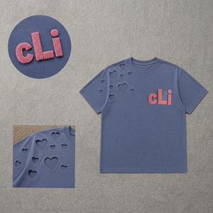 T-shirt décontracté d'été pour femme, brodé, avec découpes en forme de cœur, coupe décontractée, couleur tendance, logo personnalisé, manches repliées - Product Image 3
