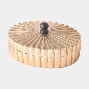 Boîte à bijoux Golden Heritage en coquillage avec bouton en perle, en métal poli, faite à la main, écologique, durable, design glamour pour cadeaux de mariage - Product Image 4