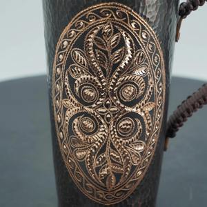 Mug de luxe noir gravé, idéal pour les occasions spéciales, les réceptions, le service des invités et la dégustation à la maison, ou comme cadeau. - Product Image 5