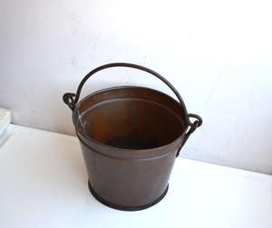 Cubo de Metal Hecho a Mano con Acabado Rústico para Decoración del Hogar - Product Image 2