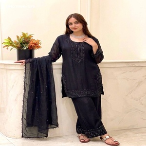 Conjunto de Kurti-Pantalón-Dupatta Negro de Manga Larga, Listo para Usar, con Bordado de Cuentas y Seda de Primera Calidad, Moda Femenina - Product Image 1