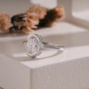 Anillo de Compromiso con Diamante de Corte Ovalado y Media Montura en Oro Blanco, Anillo Solitario Minimalista, Joyería Nupcial Moderna, Anillo de Boda Elegante - Product Image 2