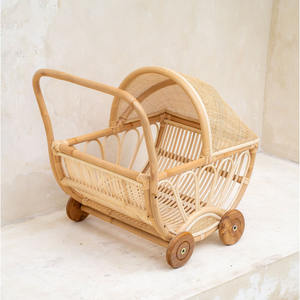 Extraordinaria Carriola de Juguete de Ratán Natural para Muñecas, Estilo Vintage, Carriola Decorativa para Niños, Juego de Imitación - Product Image 2