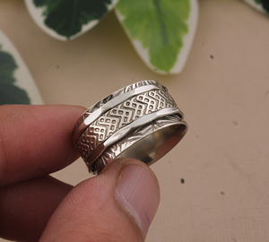 Anillo de banda de plata de ley 925 al por mayor con diseño propio, texturizado y martillado, para bodas, minimalista, para hombres y mujeres, para fiestas, bajo precio. - Product Image 4