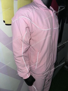 เสื้อแจ็คเก็ตแทรคสูทสีชมพูแบบยูนิเซ็กซ์ ผ้าไนลอนน้ำหนักเบา ทรงหลวม ซิปหน้า มีกระเป๋าข้าง ฮู้ด คอปก แขนยาว สวมใส่สบายๆ สำหรับฤดูร้อน - Product Image 2
