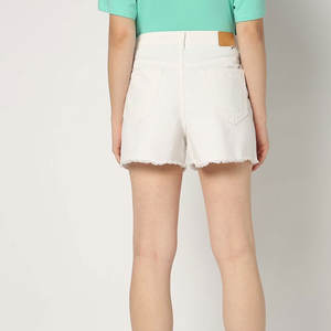 Shorts de Mezclilla con Dobladillo Curvo para un Ajuste Elegante, Shorts de Mezclilla Elástica con Puños Enrollables, Shorts Clásicos de Mezclilla Azul - Product Image 4