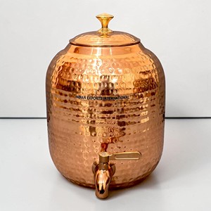 Serveur à eau traditionnel en cuivre avec couvercle, exporté par Indian exports international. (CUivre pur certifié) - Product Image 1