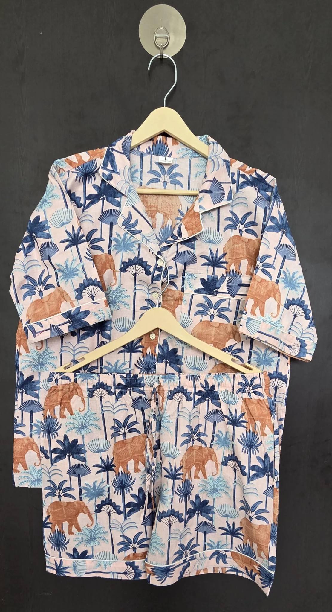 เช่นเดียวกับภาพ