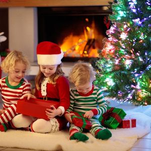 Albero di Natale Artificiale in PE/PVC Effetto Neve - Opzioni da 1,5m e 2,1m per Uso Interno/Esterno, Misure Personalizzabili - Product Image 6