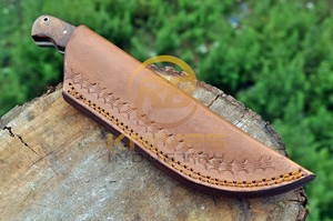 Couteau de chasse à lame fixe en acier au carbone forgé à la main, personnalisable OEM, avec poignée en bois et étui en cuir pour le camping et les activités de plein air - Product Image 6