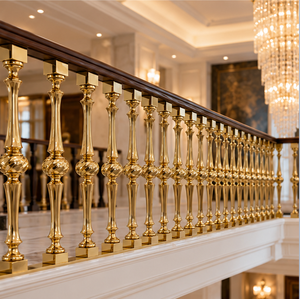Balustrades d'escalier classiques dorées avec balustres torsadés et meneaux coniques sculptés pour grands intérieurs - Product Image 1