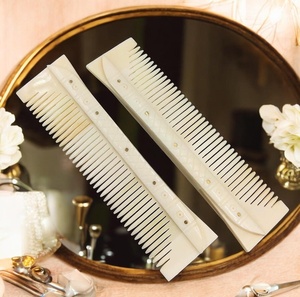 Peine de Hueso Natural Pulido, Ecológico y Hecho a Mano, Antiencrespamiento, para Desenredar Cabello Rizado, Grueso y Largo - Product Image 5
