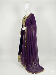 Vestido largo afgano de lujo con corpiño de terciopelo premium, intrincado bordado con hilo dorado y amplio vuelo circular. - Product Image 4