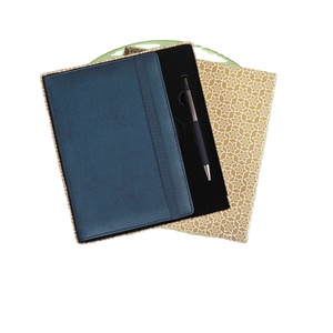 Ensemble de bureau en cuir de luxe avec carnet et stylo Collection de cadeaux de bienvenue pour l'obtention du diplôme ou les promotions d'entreprise - Product Image 1