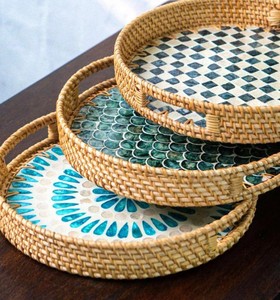 Plateau de service élégant en rotin écologique à motif damier, incrusté de mosaïque de coquillages bleus, créatif pour table basse et plats - Product Image 6