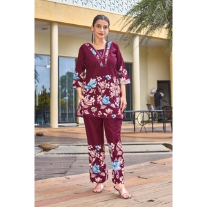 Ensemble coordonné deux pièces en coton imprimé pour femmes, pour des tenues personnalisées - Product Image 2