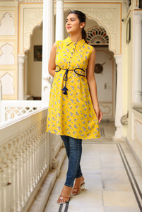 Robe trapèze en rayonne à imprimé floral pour femme, couleur moutarde, sans manches, col chemise, style décontracté, mode estivale, robe occidentale pour le quotidien - Product Image 4
