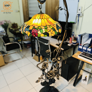 Lampe sur pied en fer forgé de luxe, fabriquée au Vietnam, haute qualité, durable, belle, écologique, décoration intérieure pour salon et chambre. - Product Image 2