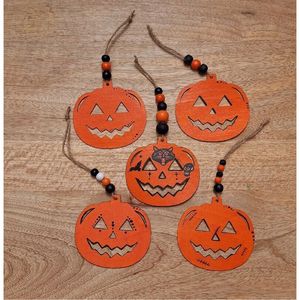 Ornements suspendus en bois de citrouille d'Halloween faits à la main, rustiques, en forme de Jack O'Lantern, avec corde en jute pour une décoration festive de la maison - Product Image 1