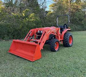Tractor Agrícola Compacto Kubota L3901 Eficiente con Motor Diésel, Tracción 4x4, Chasis Resistente e Hidráulica Potente - Product Image 4