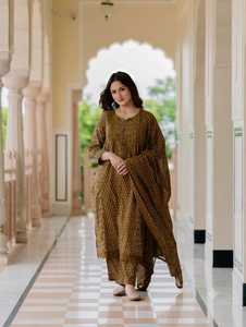 <b>Women</b>’s Meher Floral Cotton Suit Set with Printed <b>Kurta</b>, Pant & Dupatta - Product Image 5