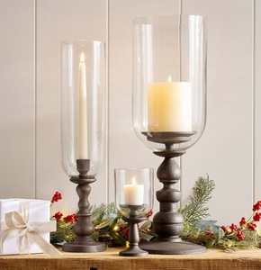 Juego de Portavelas de Vidrio con Base Alta de Madera, Faroles Decorativos Tradicionales para Decoraciones Interiores Clásicas y Festivas - Product Image 1