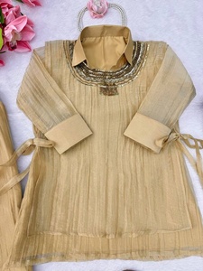 Conjunto de traje Salwar tradicional para mujer con cuello con trabajo artesanal, disponible para uso casual de Samp Corporation - Product Image 6