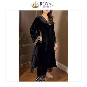 ชุดกำมะหยี่สไตล์ปากีสถานแบบดั้งเดิมที่ดีที่สุด พร้อมงานปักดิ้นเลื่อม เหมาะสำหรับงานแต่งงาน - Product Image 4