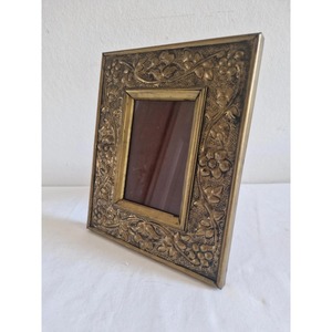 Cadre photo rectangulaire en métal avec motif floral en relief, style vintage, accent décoratif pour la maison - Product Image 6