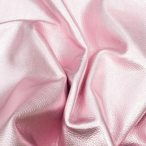 Material de cuero rosa con textura de guijarro, diseñado para artesanos profesionales que crean bolsos, carteras y zapatos hechos a mano. - Product Image 3