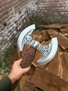 Hache Tomahawk à double lame gravée, manche en acier sculpté, poignée en cuir brun, lames en acier forgé, usage camping, qualité industrielle 1 - Product Image 3