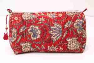 Trousse de toilette matelassée en coton faite à la main avec imprimé indien et pompon - Product Image 2