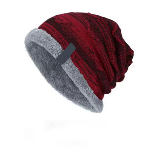 Bonnet d'hiver en gros pour femme, bonnets tricotés personnalisés colorés avec logo, bonnets d'hiver unisexes pour femme, bonnets en fourrure à pompon tricotés - Product Image 6