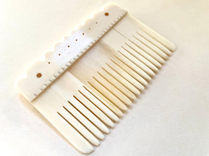 Peigne à cheveux en os naturel, écologique, poli à la main, antistatique, de forme ronde, pour le soin des cheveux et comme cadeau de mariage - Product Image 2