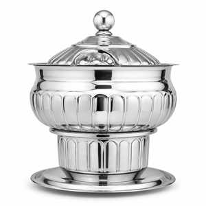 Plat de service rond en métal martelé argenté avec couvercle et poignées pour hôtels, restaurants et événements - Product Image 1